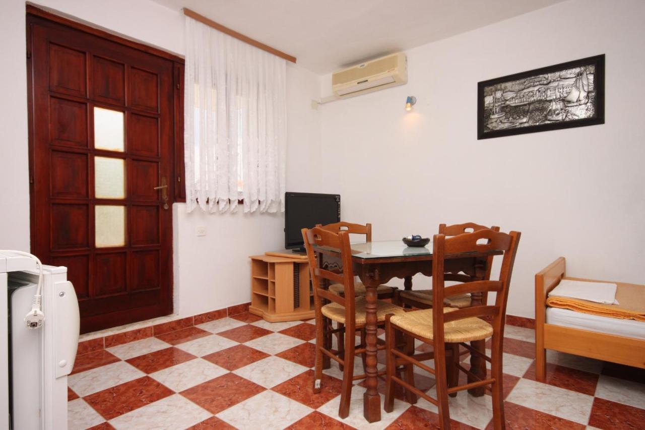 Apartments With A Parking Space Starigrad, Paklenica - 6618 Екстериор снимка