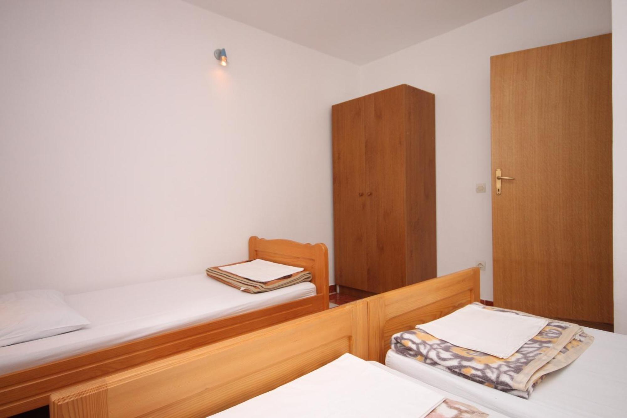 Apartments With A Parking Space Starigrad, Paklenica - 6618 Стая снимка