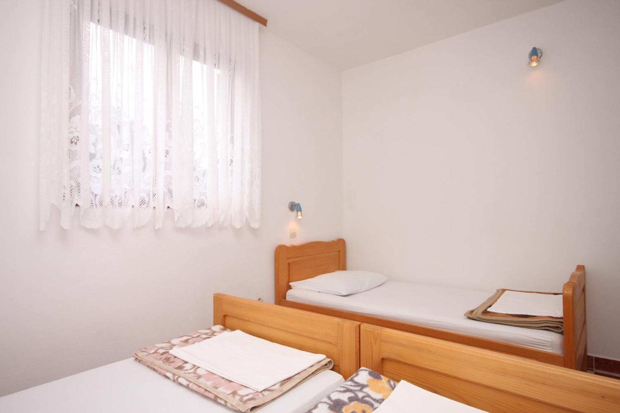 Apartments With A Parking Space Starigrad, Paklenica - 6618 Стая снимка